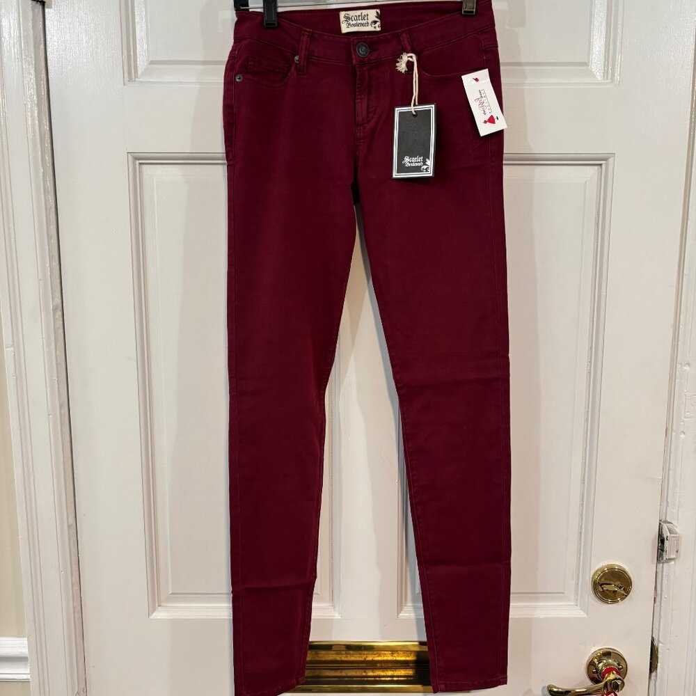 Scarlet Boulevard, low rise, lightweight skinny jeans, Size 25. Great Condition
